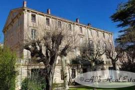 Exceptional Mansion 19th Century, 1450m2, ISMH, with 11 apartments including the...