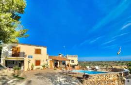 RUSTIC PROPERTY WITH TOURIST LICENSE IN CALA MURADA, MALLORCA