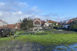 Building and warehouse in Porto, located in the parish of Paranhos for sale