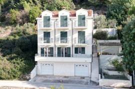 Dubrovnik - a house with three residential units overlooking the sea