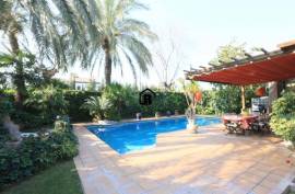 Exclusive detached villa of 260 m2 with pool for sale in Cambrils – Costa Brava.