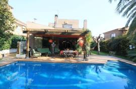 Exclusive detached villa of 260 m2 with pool for sale in Cambrils – Costa Brava.