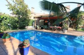 Exclusive detached villa of 260 m2 with pool for sale in Cambrils – Costa Brava.