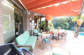 Exclusive detached villa of 260 m2 with pool for sale in Cambrils – Costa Brava.
