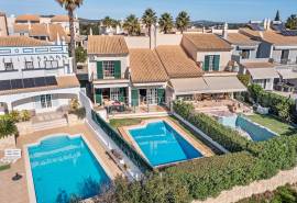 Vilamoura – Semi-detached 3-bedroom villa with swimming pool