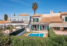 Vilamoura – Semi-detached 3-bedroom villa with swimming pool