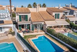 Vilamoura – Semi-detached 3-bedroom villa with swimming pool