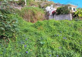 Excellent land with sea view in the Belanário