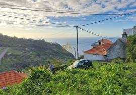 Excellent land with sea view in the Belanário
