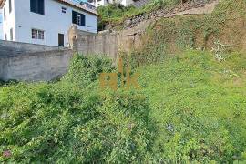 Excellent land with sea view in the Belanário