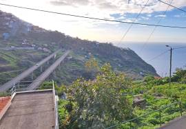 Excellent land with sea view in the Belanário