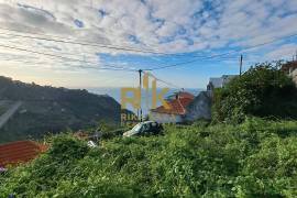 Excellent land with sea view in the Belanário