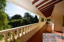 Beautiful villa with private pool and large tropical garden in Alfaz del Pi