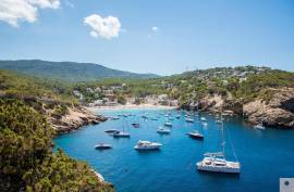 GROUND APARTMENT ON THE BEACH IN CALA VADELLA