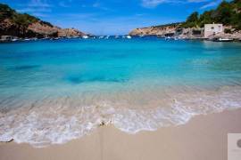 GROUND APARTMENT ON THE BEACH IN CALA VADELLA