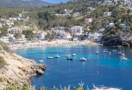 GROUND APARTMENT ON THE BEACH IN CALA VADELLA