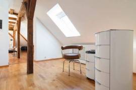 Under the Architrave - an exclusive, individual apartment in Harvestehude near Innocentiapark