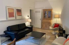 Charmante 2-ZKB Altbauwohnung im Dichterviertel mit großem Balkon