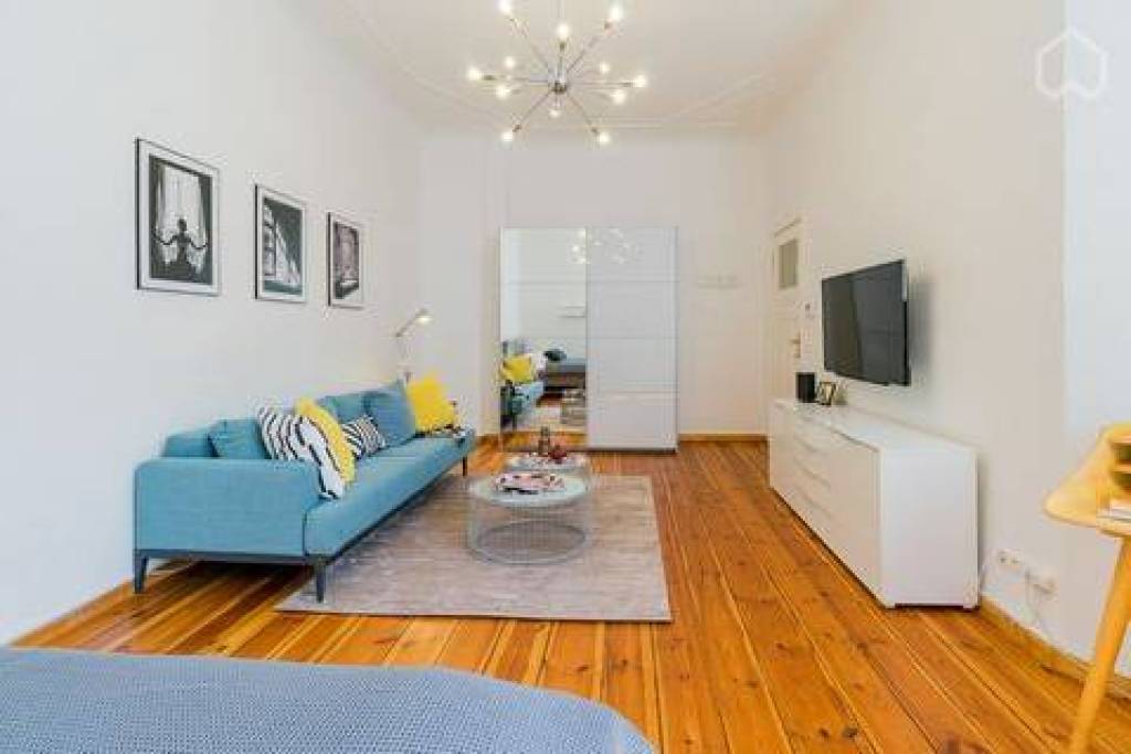 Fully-furnished Altbau design apartment in Prenzlauer Berg / Helmholtzkiez