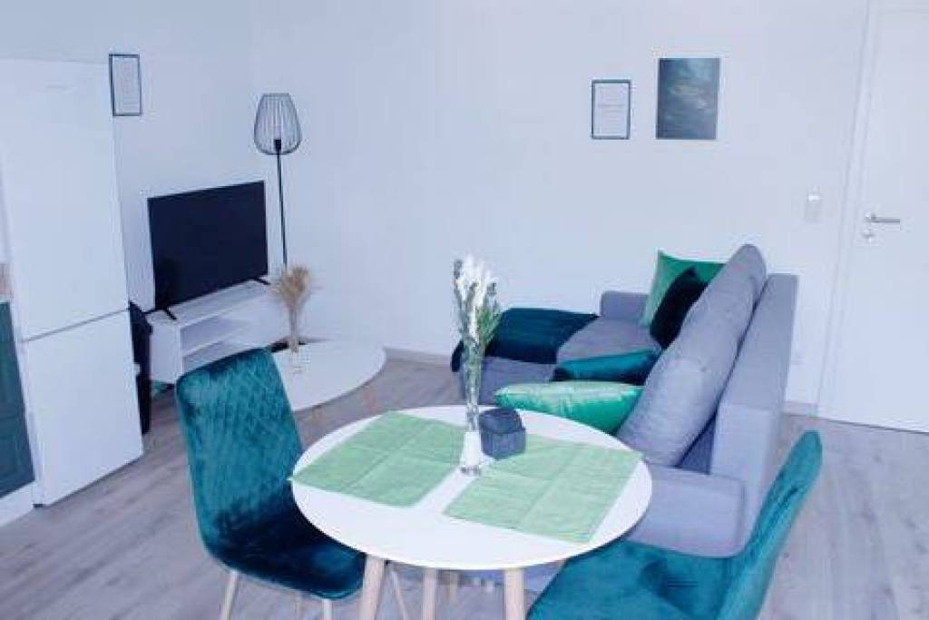 Cozy Upper Floor Apartment - Fully Furnished and Equipped! located (Bühl)