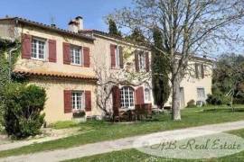Equestrian country estate, house with gite, 304m2, 7 en-suite bedrooms,...
