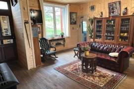 €170200 - Pretty town house with beautiful garden and lovely views