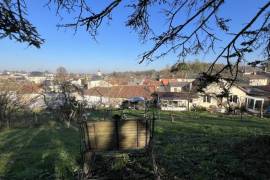 €170200 - Pretty town house with beautiful garden and lovely views