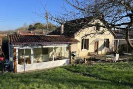 €170200 - Pretty town house with beautiful garden and lovely views