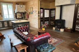 €170200 - Pretty town house with beautiful garden and lovely views