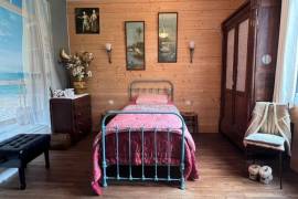 €170200 - Pretty town house with beautiful garden and lovely views
