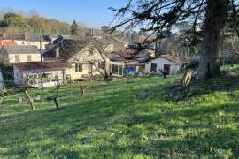 €170200 - Pretty town house with beautiful garden and lovely views