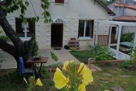€170200 - Pretty town house with beautiful garden and lovely views