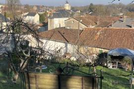 €170200 - Pretty town house with beautiful garden and lovely views