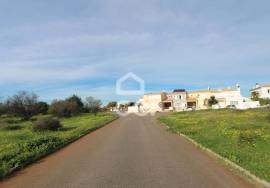 Plot with 830m2 for construction of a detached house, in Pêra