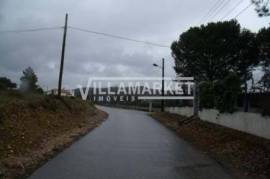 Industrial warehouse in Bemposta (Abrantes), on a plot of land with 5,000 m², just outside the town.