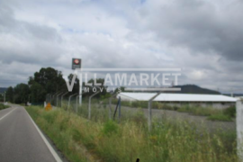 Industrial warehouse in Bemposta (Abrantes), on a plot of land with 5,000 m², just outside the town.