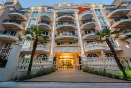 Luxurious 2 BED 2 BATH maisonette with a...