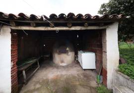 House with land for sale in Marmelete - Monchique