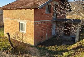 Excellent Plot of land & Vineyard for sale in Mitrovac