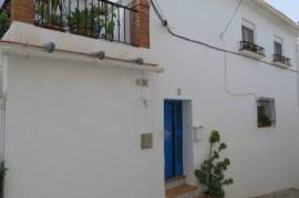 Charming, Traditional 3 Bedroom Townhouse With 3 Terraces & Sea Views