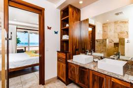 Casa Oltmann: Beach Front Mansion