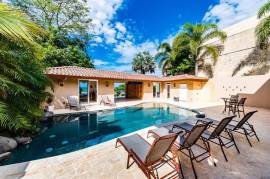 Casa Oltmann: Beach Front Mansion