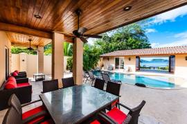 Casa Oltmann: Beach Front Mansion
