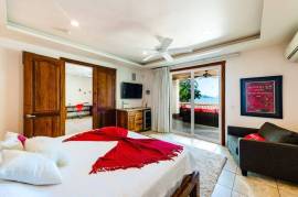 Casa Oltmann: Beach Front Mansion