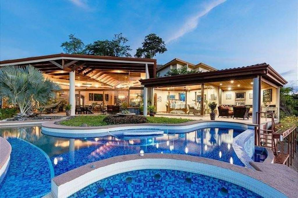 Villa Dos Playas: The Most Epic Ocean Views Along the Coast!