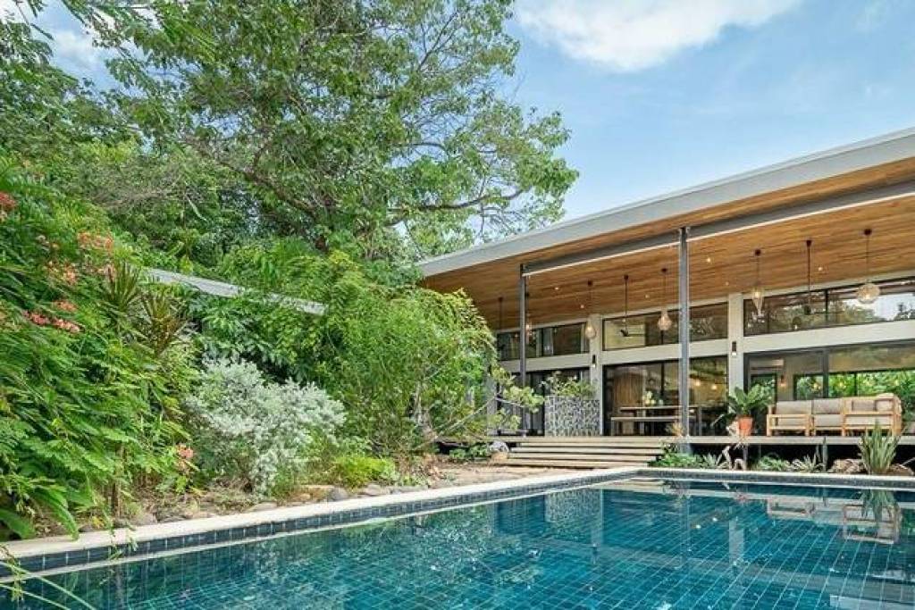 Casa Salomon: Two Stunning Houses and Expandable Land with Four Water Connections