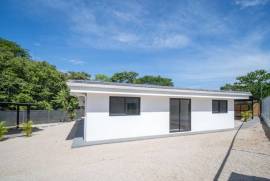 Villa Ayala: For Sale 2 new modern houses with pool, few minutes to playa Grande!
