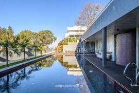 Moradia de luxo V4 com piscina e jardim, para venda, em Vila Nova de Gaia
