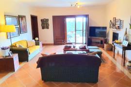 Beautiful 4 + 1 Villa with Swimming Pool and large plot near São Bras de Alportel