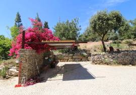 Beautiful 4 + 1 Villa with Swimming Pool and large plot near São Bras de Alportel